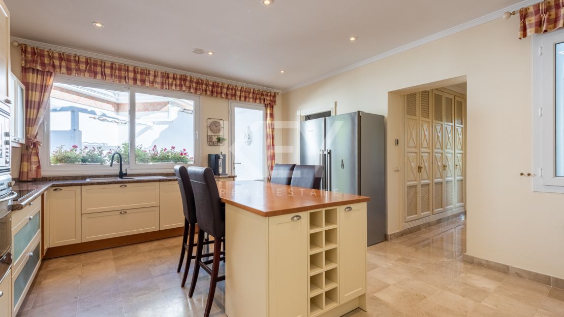 Luxurious villa for sale on the Golden Mile, Marbella