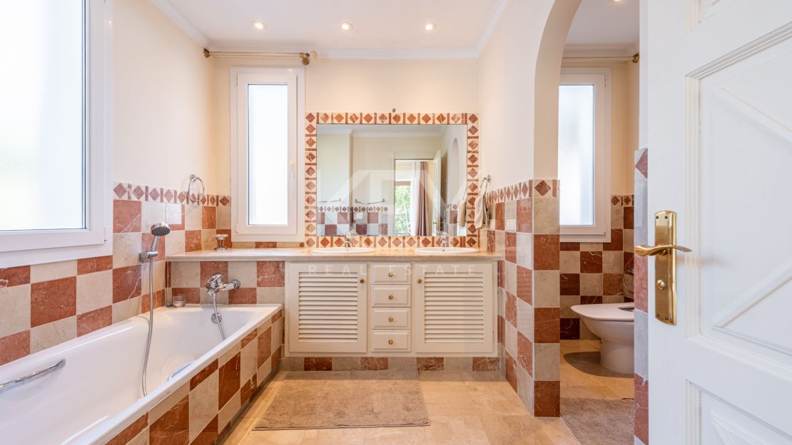 Luxurious villa for sale on the Golden Mile, Marbella