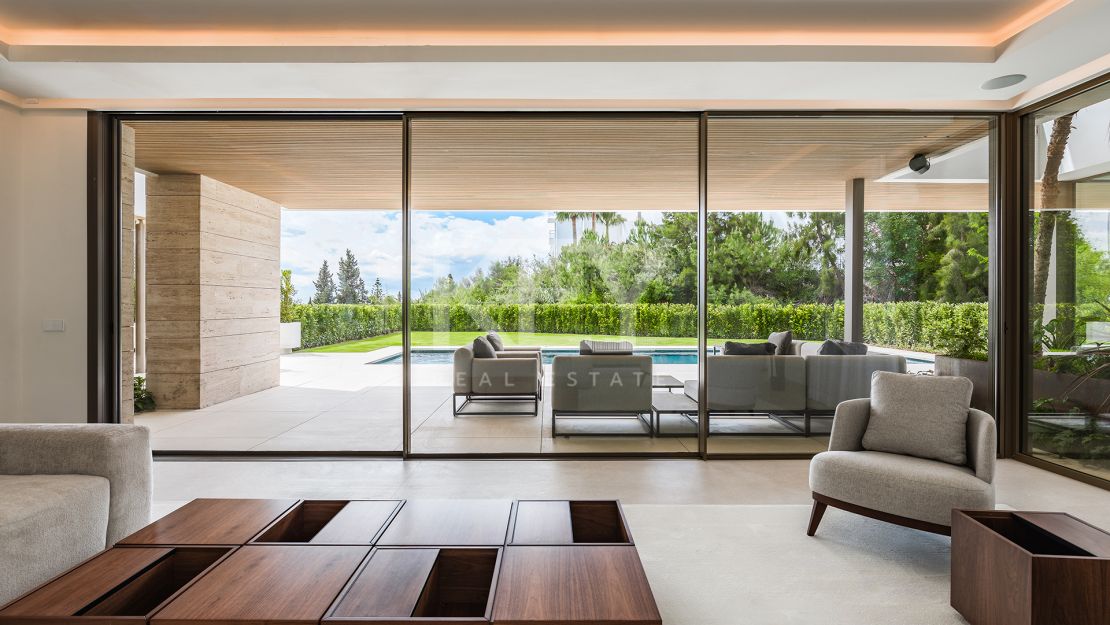 Brand-new contemporary Villa with Spa and solarium in El Paraíso, Benahavís