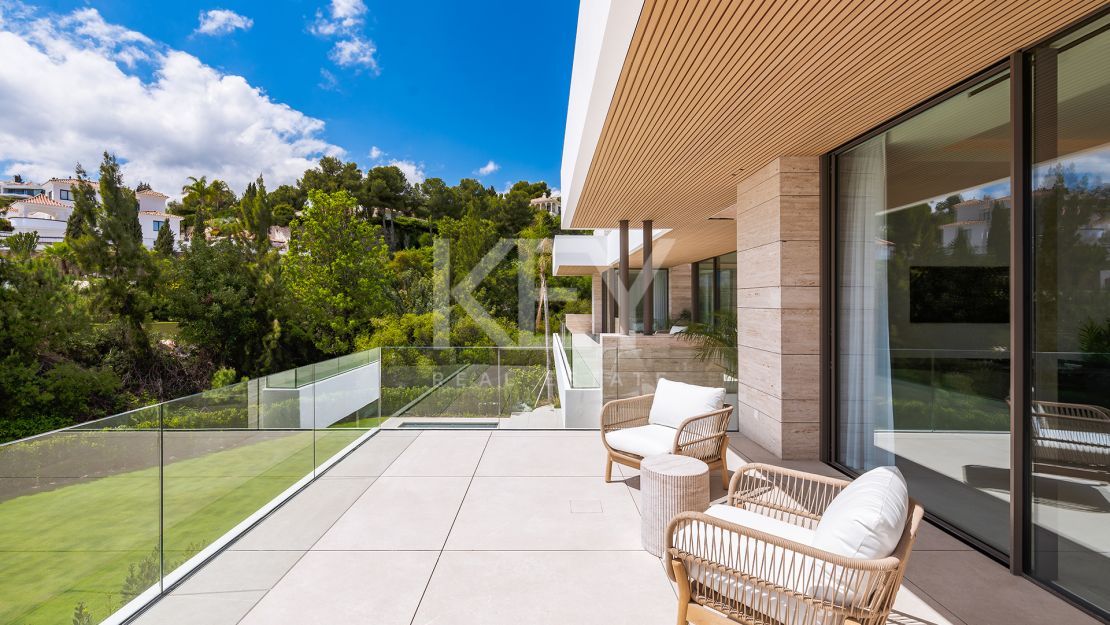 Brand-new contemporary Villa with Spa and solarium in El Paraíso, Benahavís