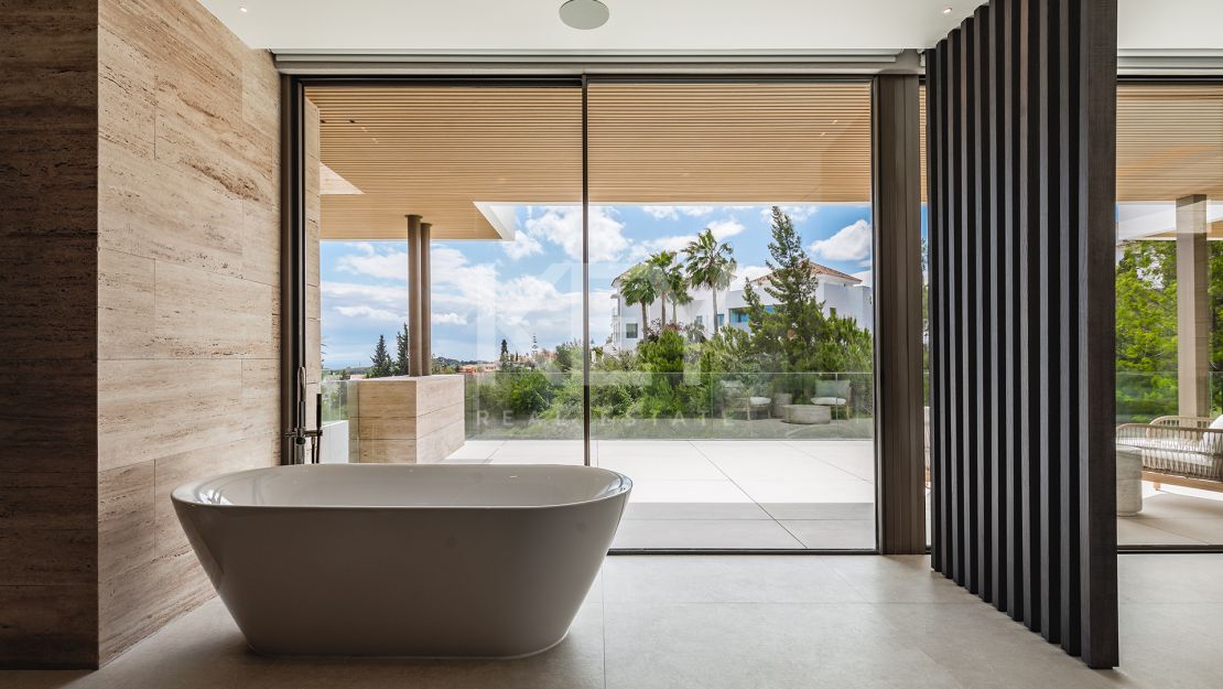 Brand-new contemporary Villa with Spa and solarium in El Paraíso, Benahavís