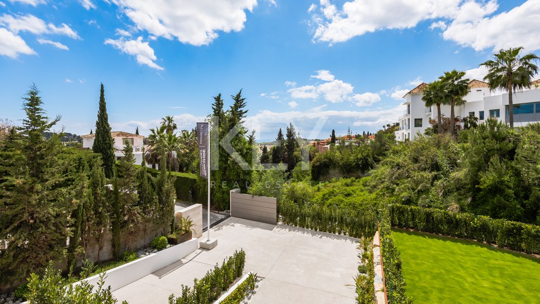 Brand-new contemporary Villa with Spa and solarium in El Paraíso, Benahavís