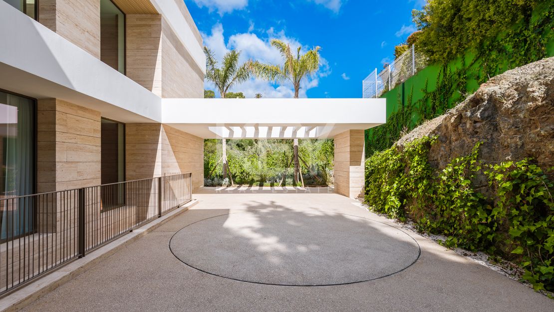 Brand-new contemporary Villa with Spa and solarium in El Paraíso, Benahavís