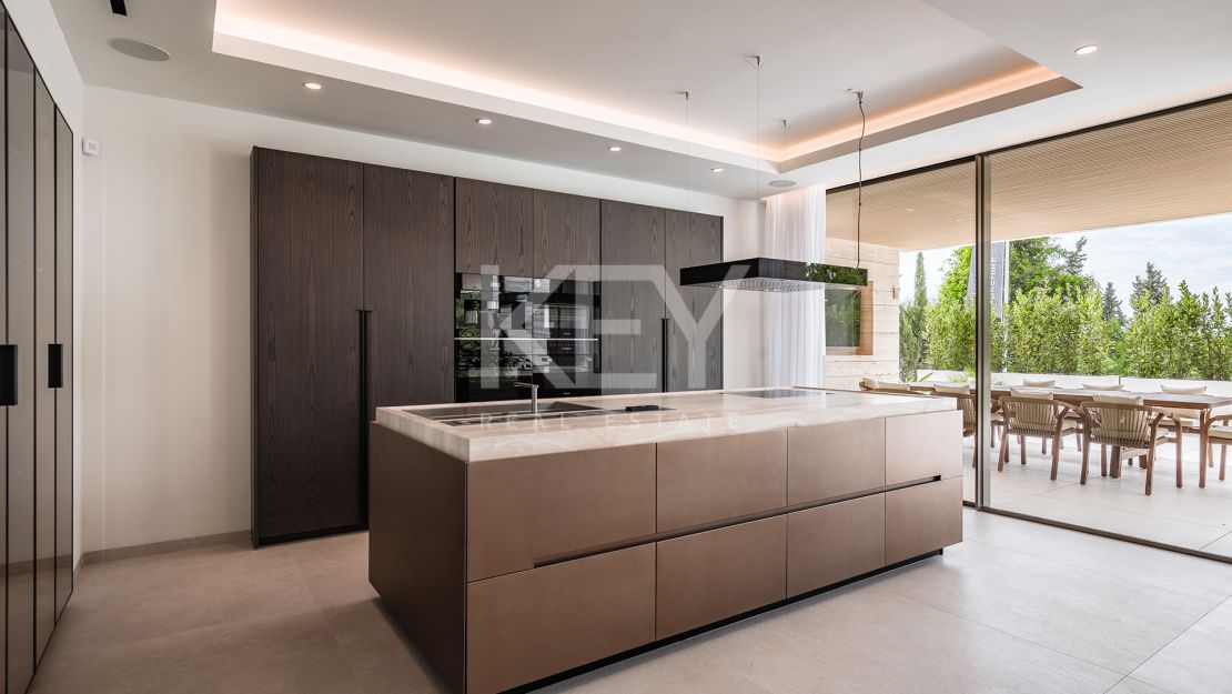 Brand-new contemporary Villa with Spa and solarium in El Paraíso, Benahavís