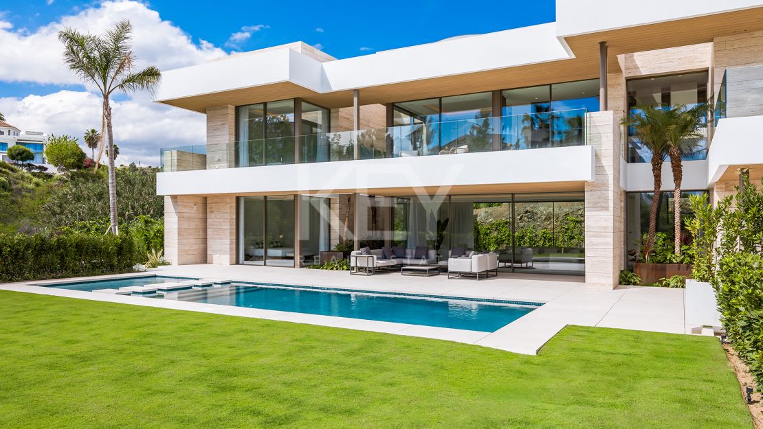Brand-new contemporary Villa with Spa and solarium in El Paraíso, Benahavís