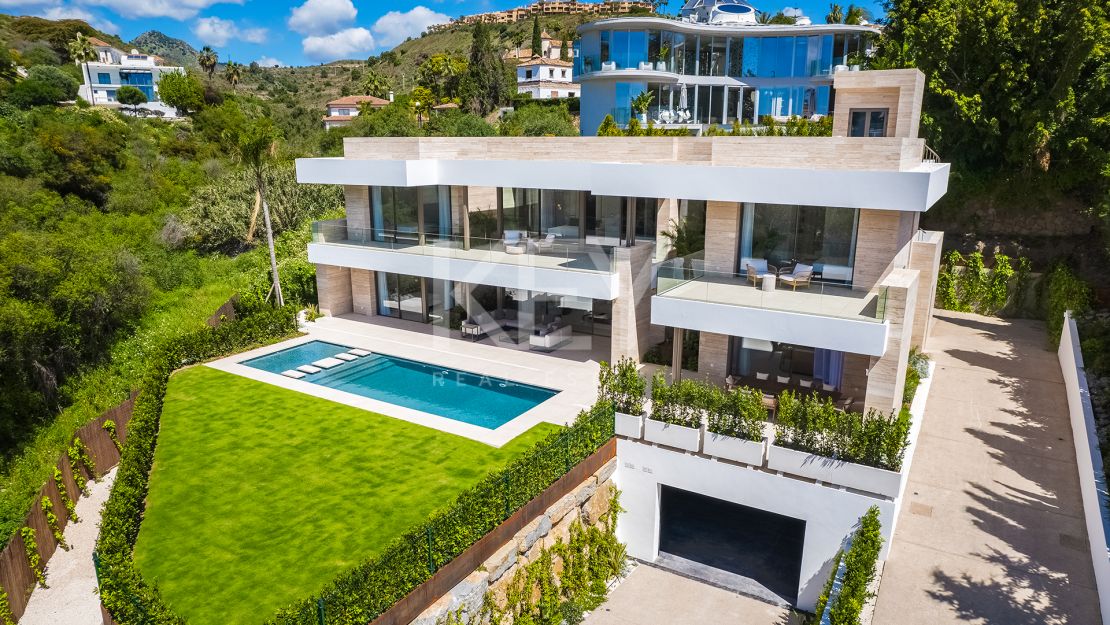 Brand-new contemporary Villa with Spa and solarium in El Paraíso, Benahavís