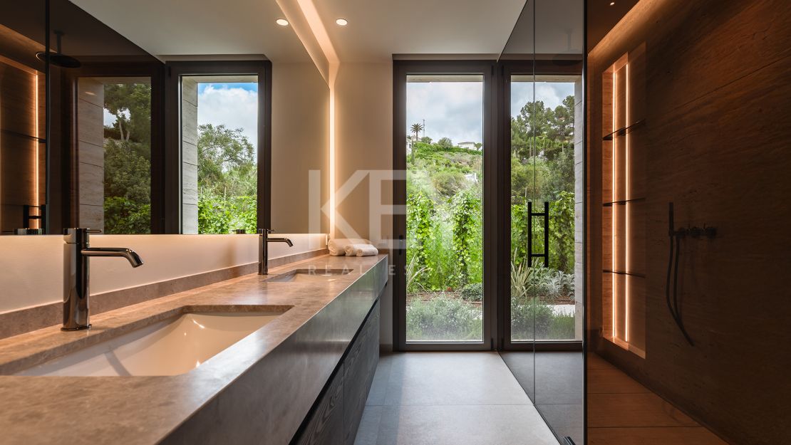 Brand-new contemporary Villa with Spa and solarium in El Paraíso, Benahavís