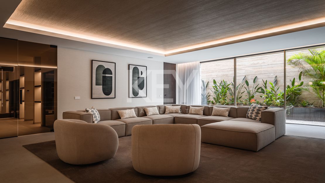 Brand-new contemporary Villa with Spa and solarium in El Paraíso, Benahavís