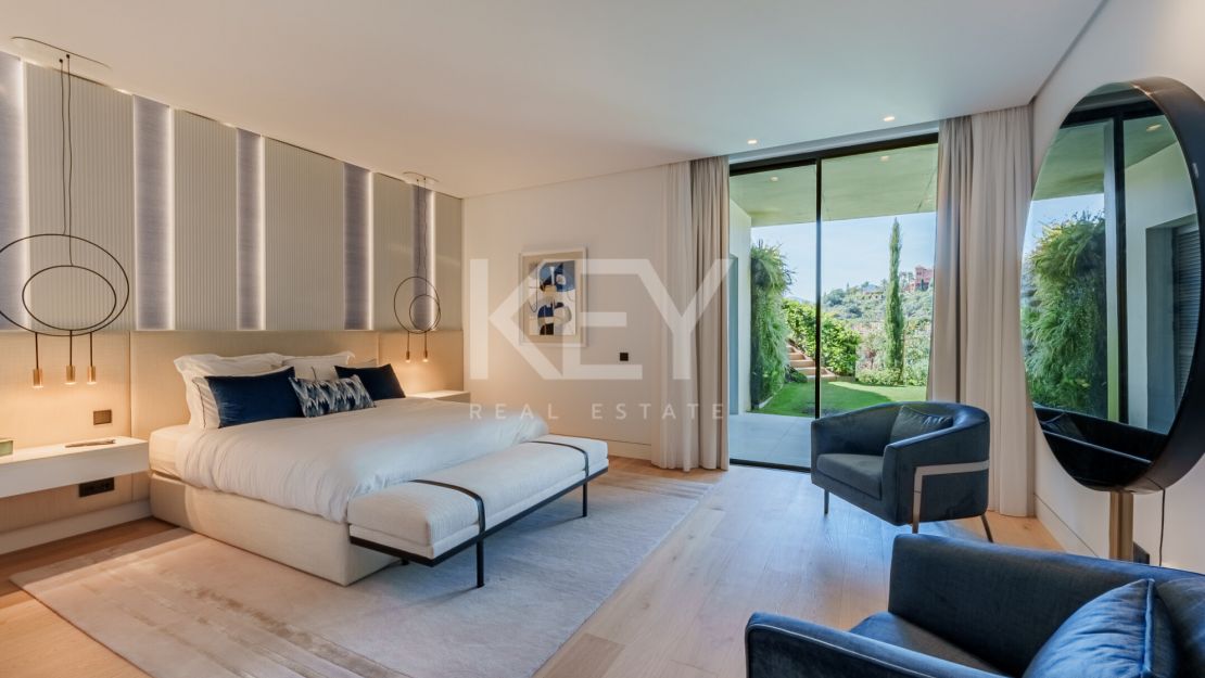 Extraordinary 8-bedroom villa with panoramic sea views in La Quinta