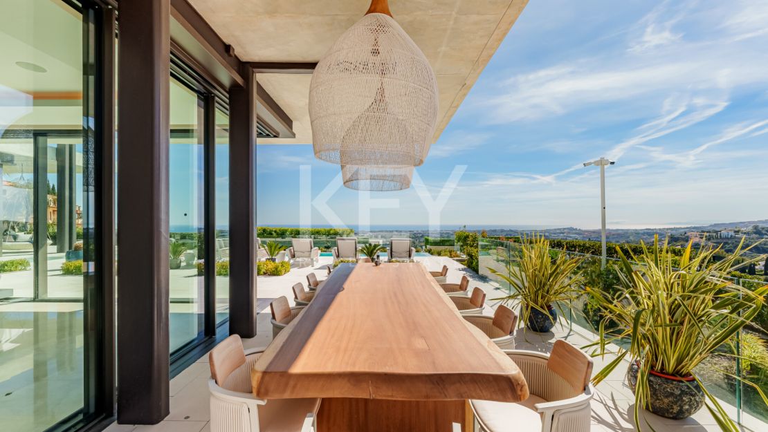 Extraordinary 8-bedroom villa with panoramic sea views in La Quinta