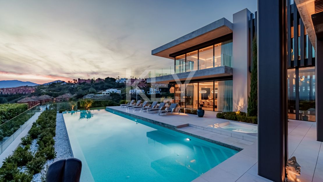 Extraordinary 8-bedroom villa with panoramic sea views in La Quinta