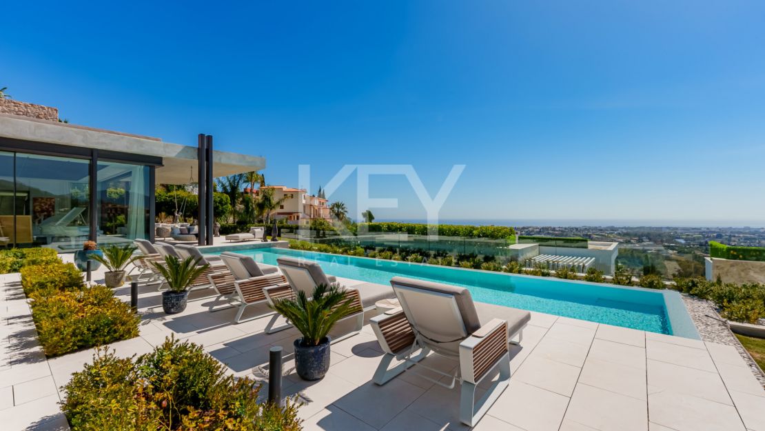 Extraordinary 8-bedroom villa with panoramic sea views in La Quinta