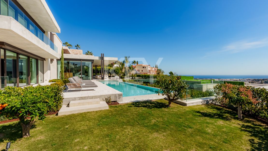 Extraordinary 8-bedroom villa with panoramic sea views in La Quinta