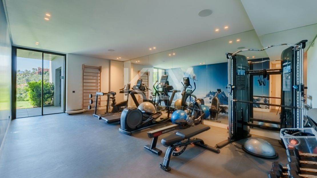 Extraordinary 8-bedroom villa with panoramic sea views in La Quinta