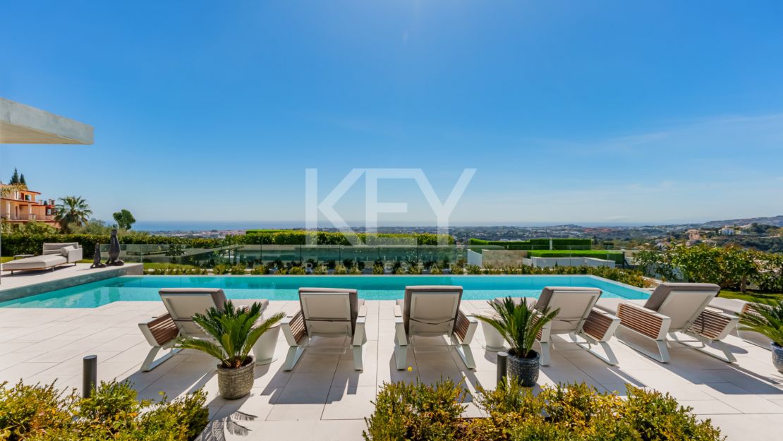 Extraordinary 8-bedroom villa with panoramic sea views in La Quinta