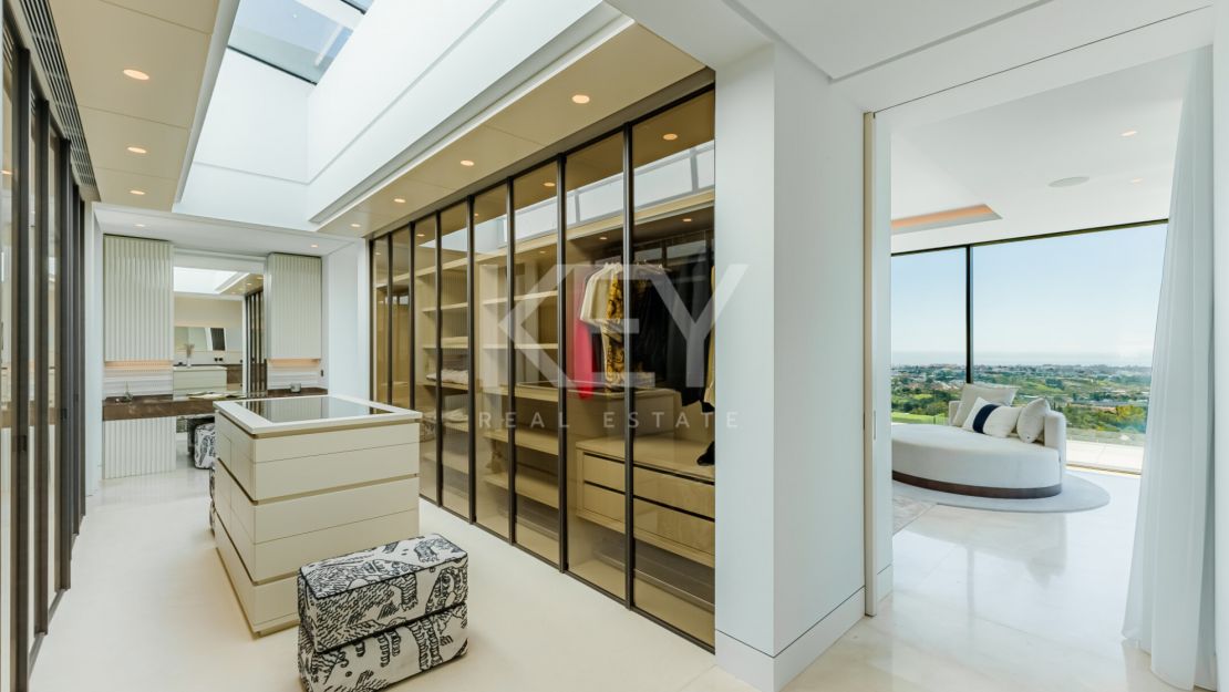 Extraordinary 8-bedroom villa with panoramic sea views in La Quinta