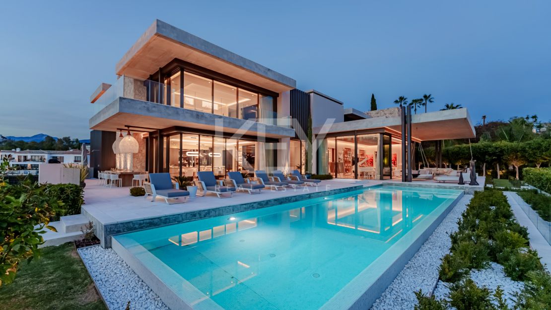 Extraordinary 8-bedroom villa with panoramic sea views in La Quinta