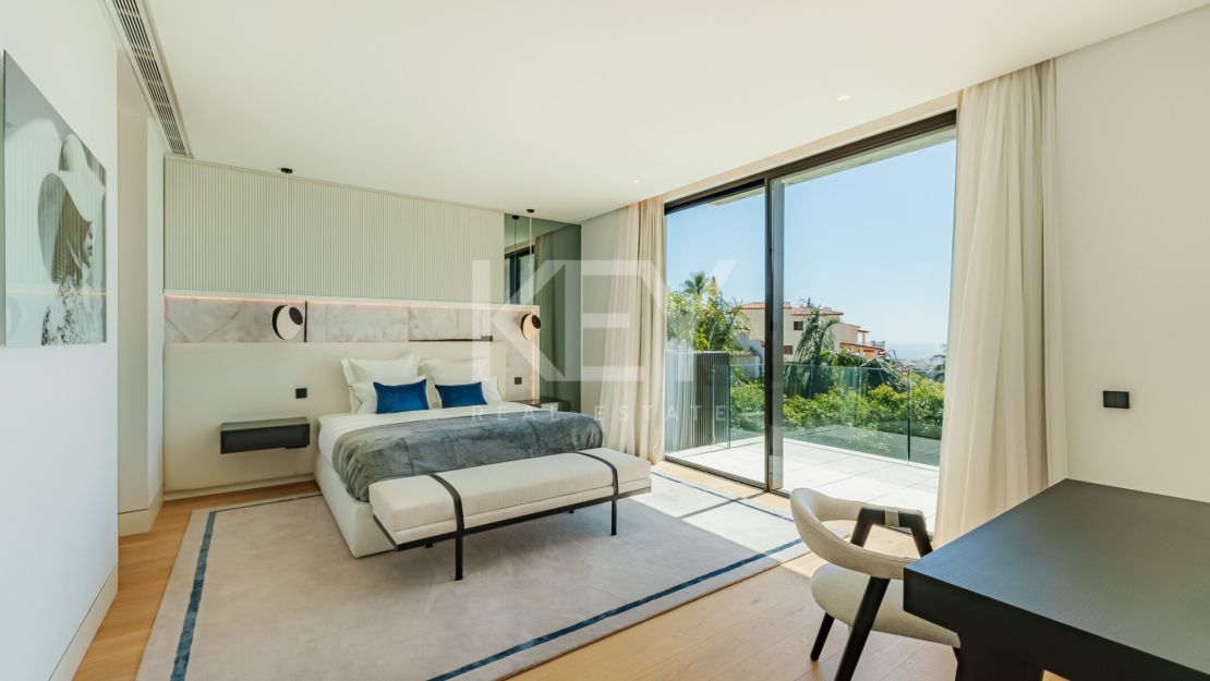 Extraordinary 8-bedroom villa with panoramic sea views in La Quinta