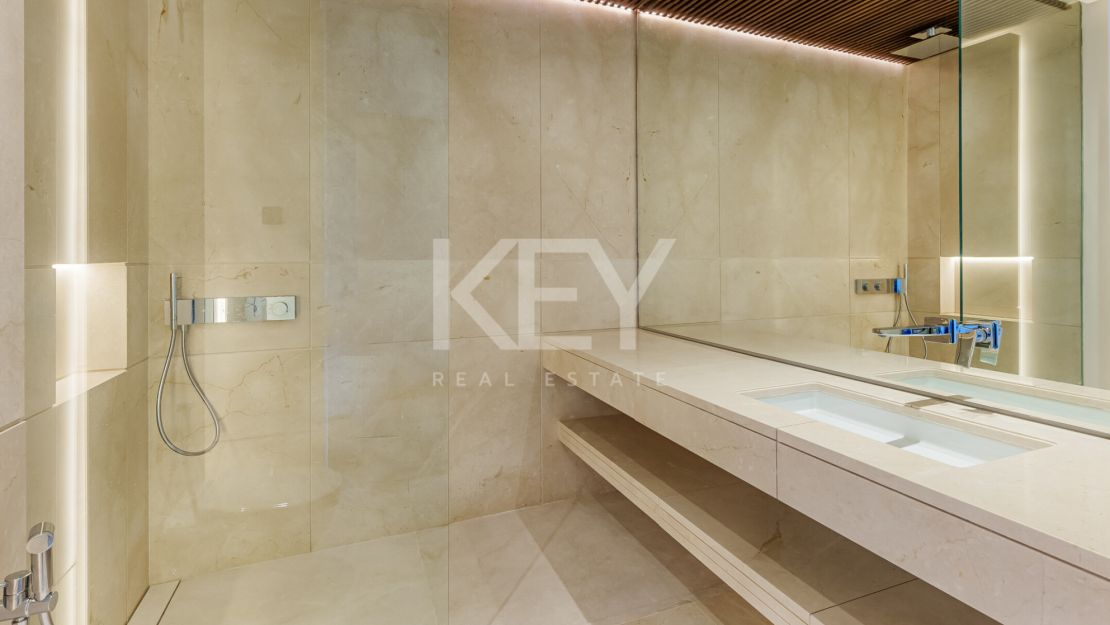 Extraordinary 8-bedroom villa with panoramic sea views in La Quinta