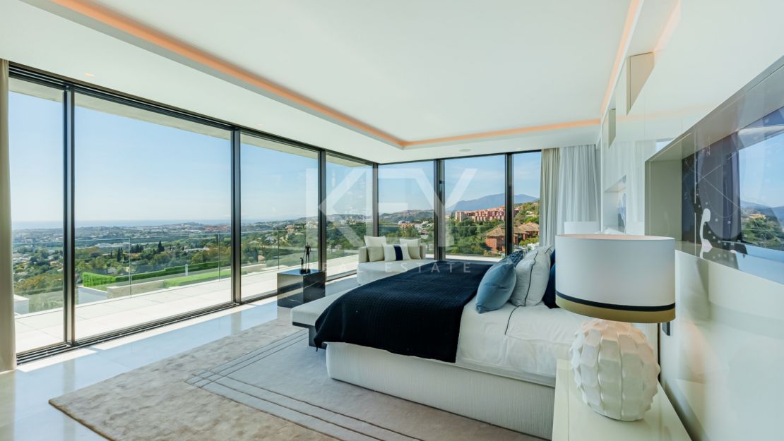 Extraordinary 8-bedroom villa with panoramic sea views in La Quinta
