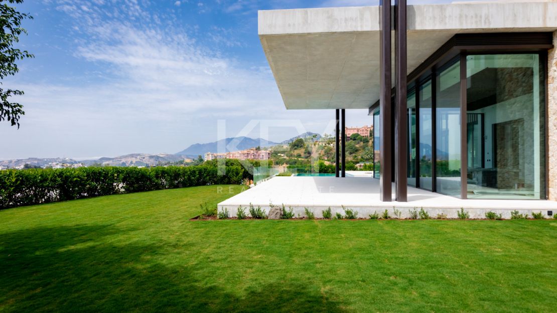 Extraordinary 8-bedroom villa with panoramic sea views in La Quinta