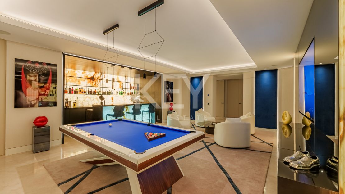 Extraordinary 8-bedroom villa with panoramic sea views in La Quinta