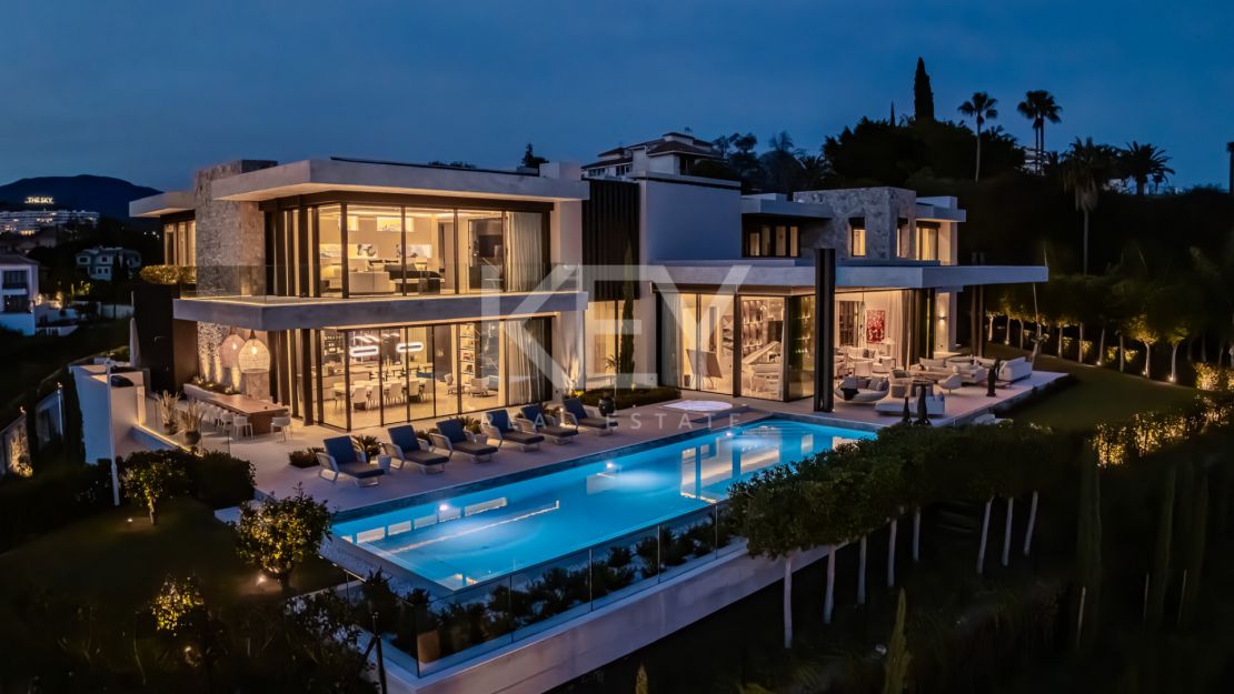 Extraordinary 8-bedroom villa with panoramic sea views in La Quinta