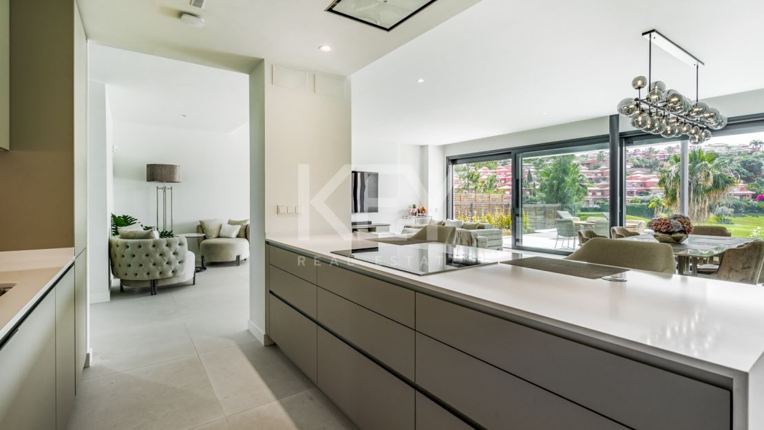 Villa Santana: luxury semi-detached Villa in Santa Clara, Marbella East