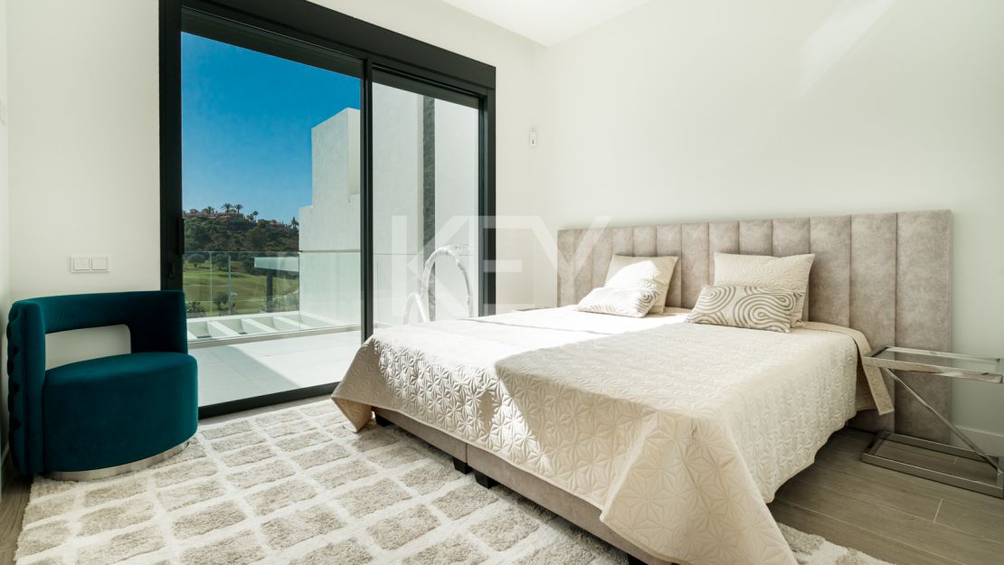 Villa Santana: luxury semi-detached Villa in Santa Clara, Marbella East