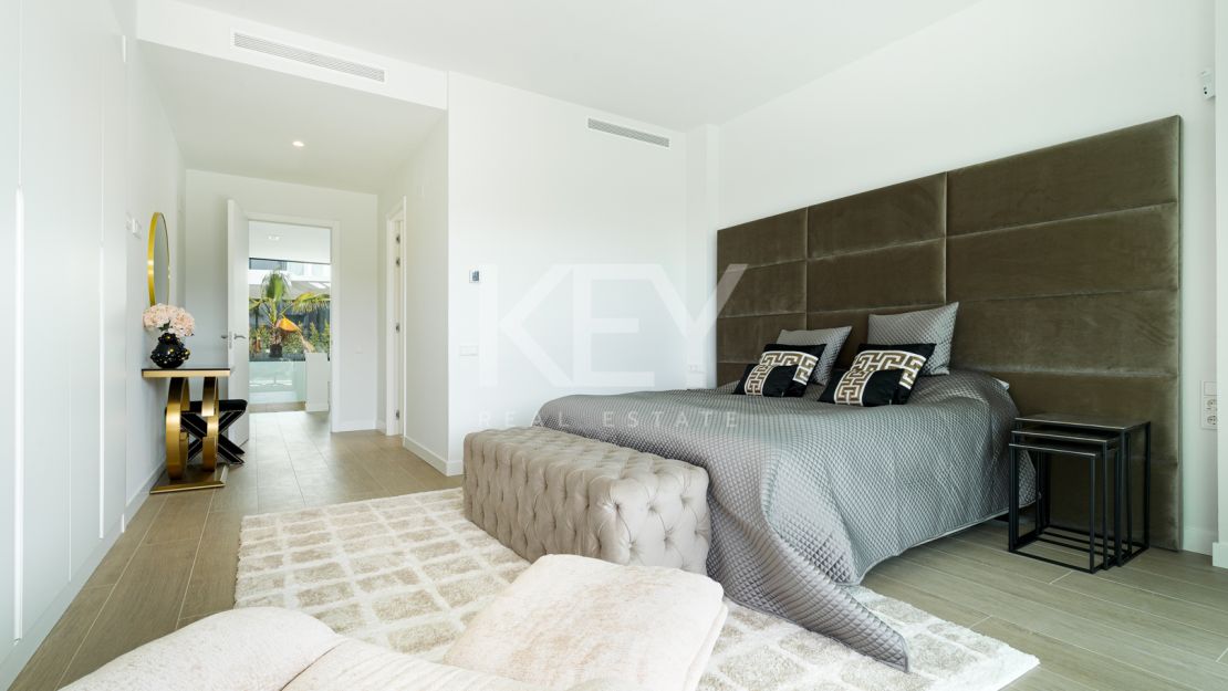 Villa Santana: luxury semi-detached Villa in Santa Clara, Marbella East