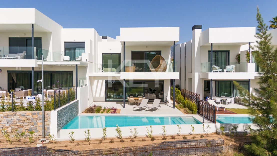 Villa Santana: luxury semi-detached Villa in Santa Clara, Marbella East