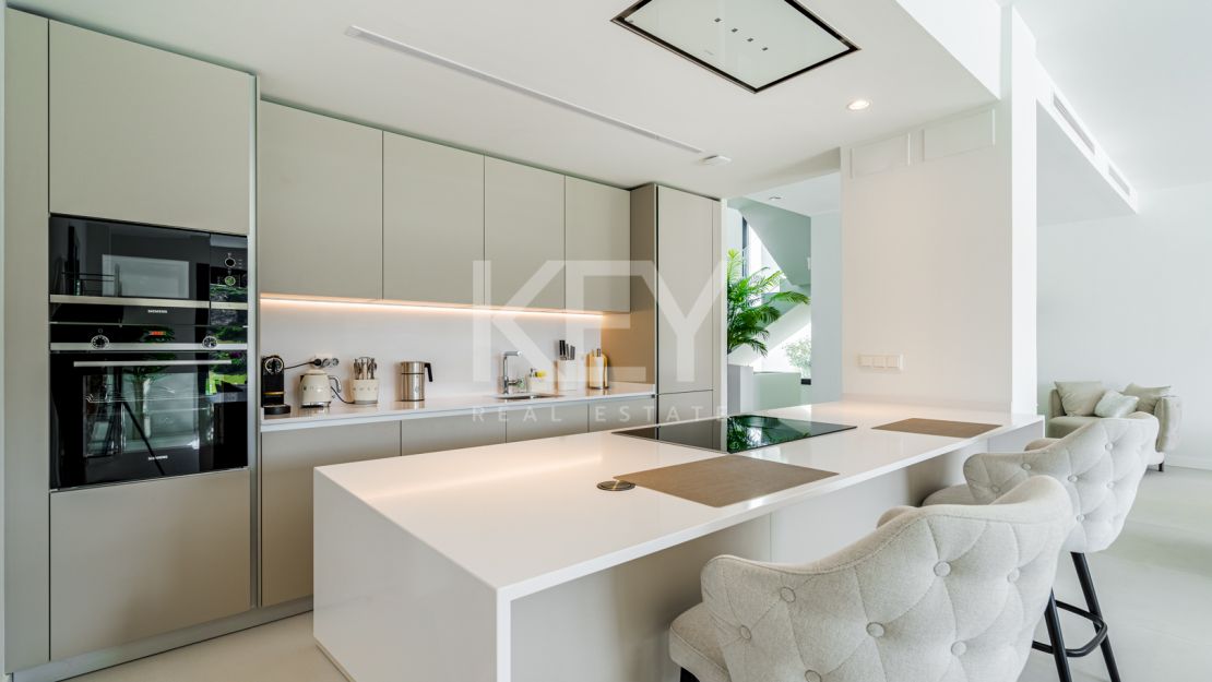 Villa Santana: luxury semi-detached Villa in Santa Clara, Marbella East