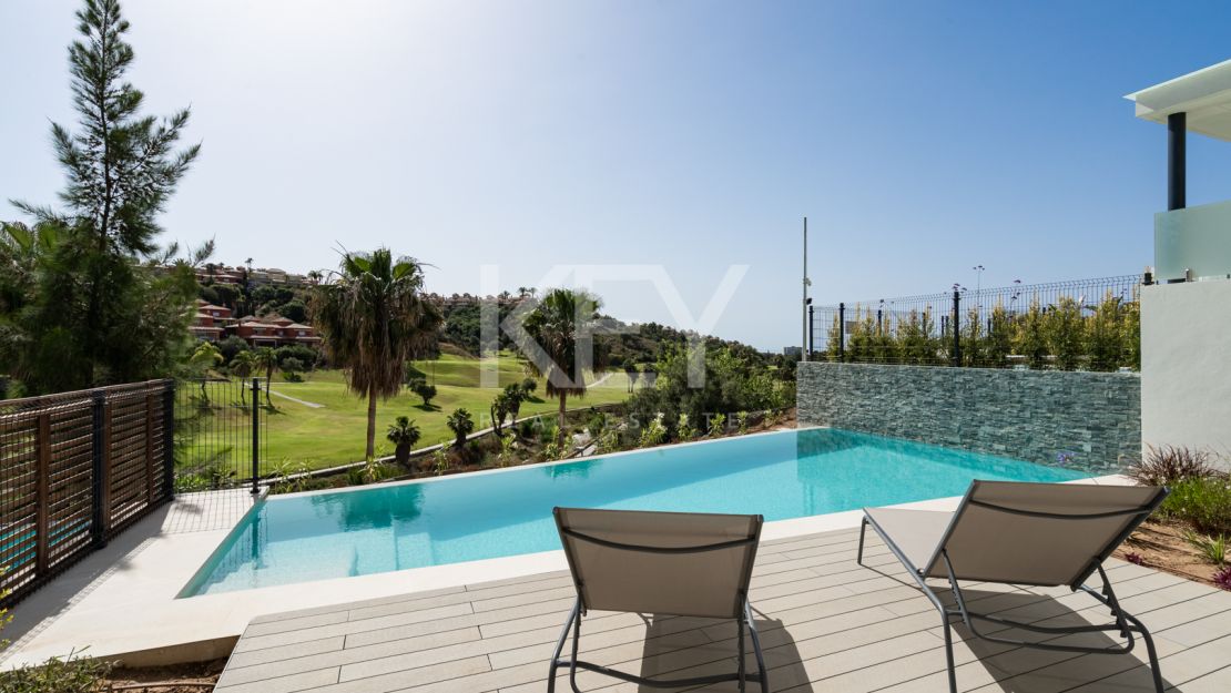 Villa Santana: luxury semi-detached Villa in Santa Clara, Marbella East