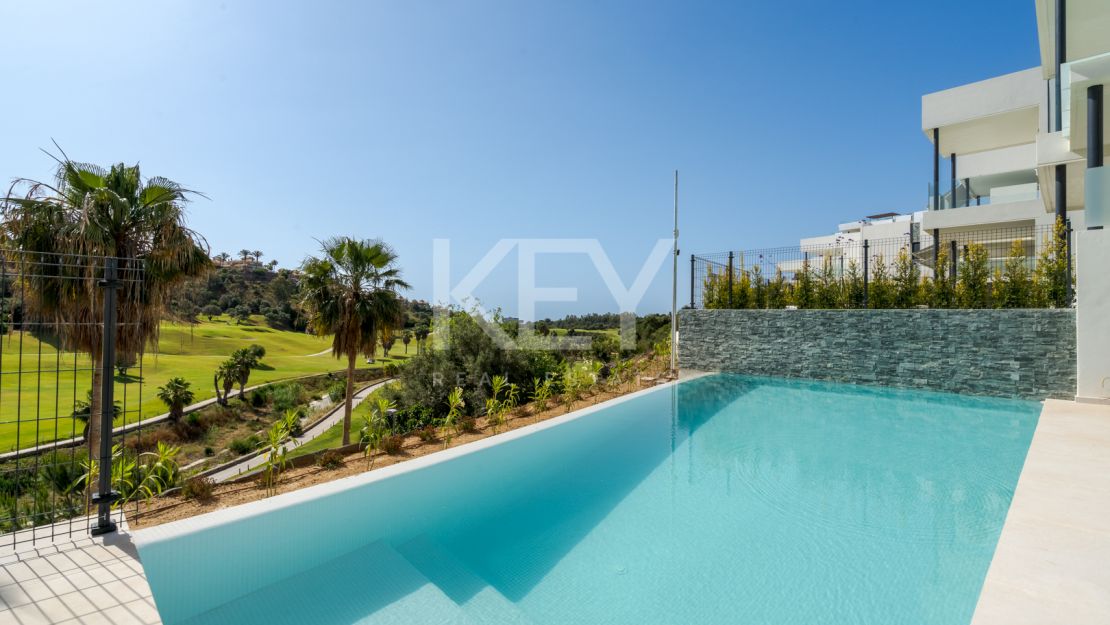 Villa Santana: luxury semi-detached Villa in Santa Clara, Marbella East