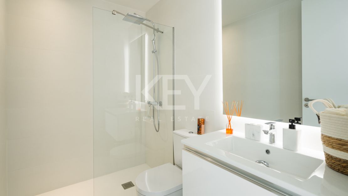 Villa Santana: luxury semi-detached Villa in Santa Clara, Marbella East