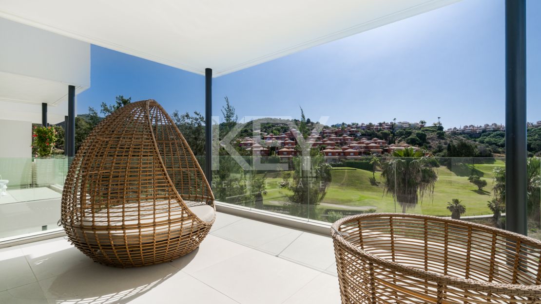 Villa Santana: luxury semi-detached Villa in Santa Clara, Marbella East