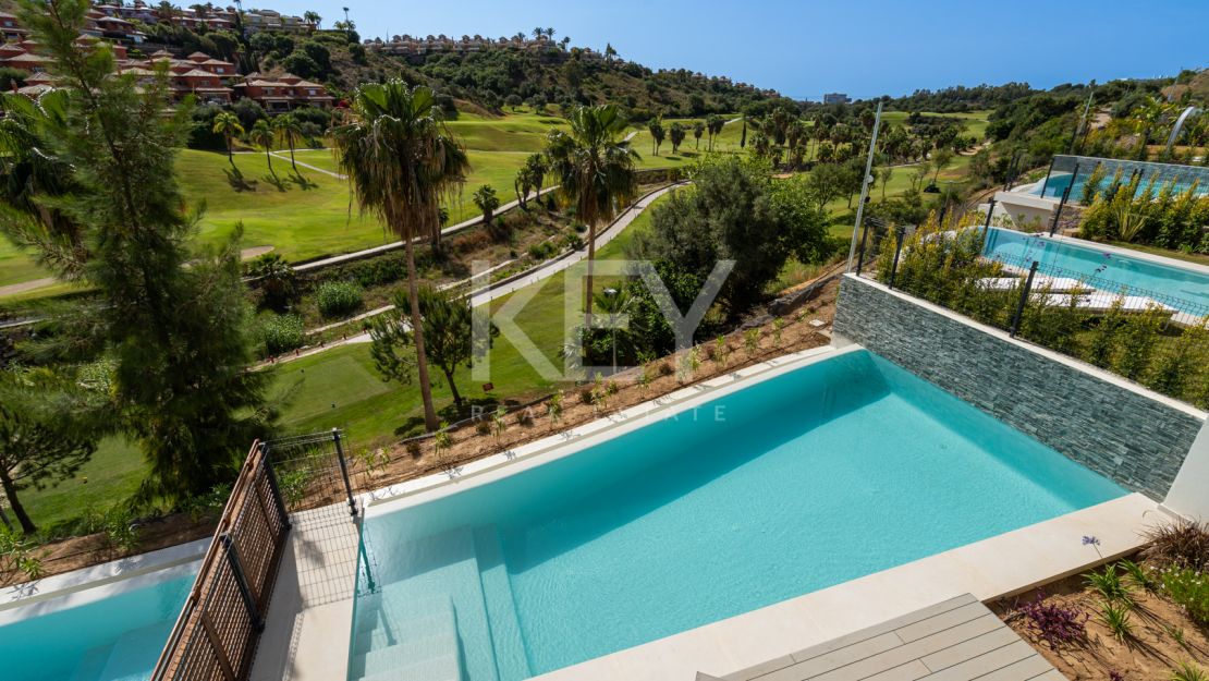 Villa Santana: luxury semi-detached Villa in Santa Clara, Marbella East