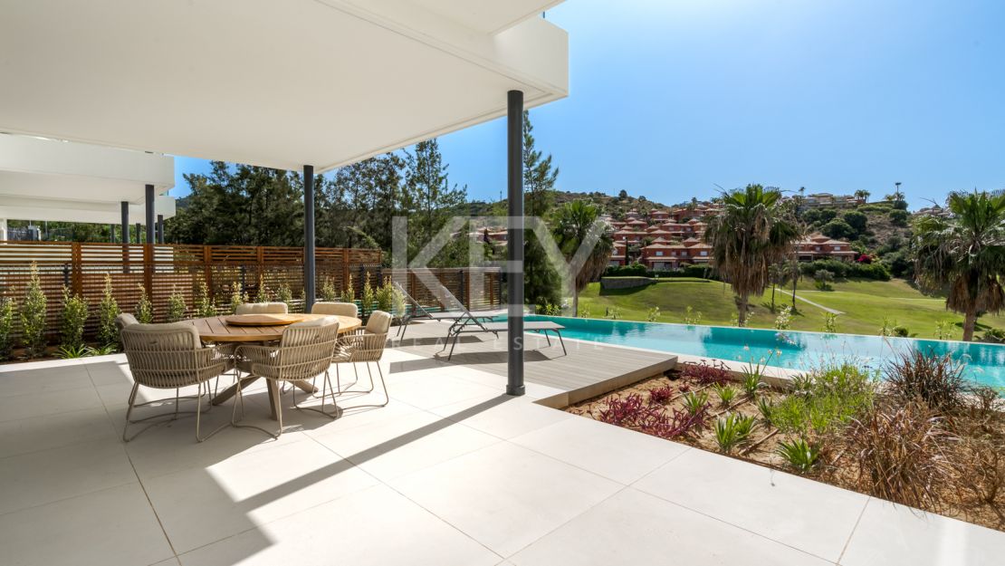 Villa Santana: luxury semi-detached Villa in Santa Clara, Marbella East