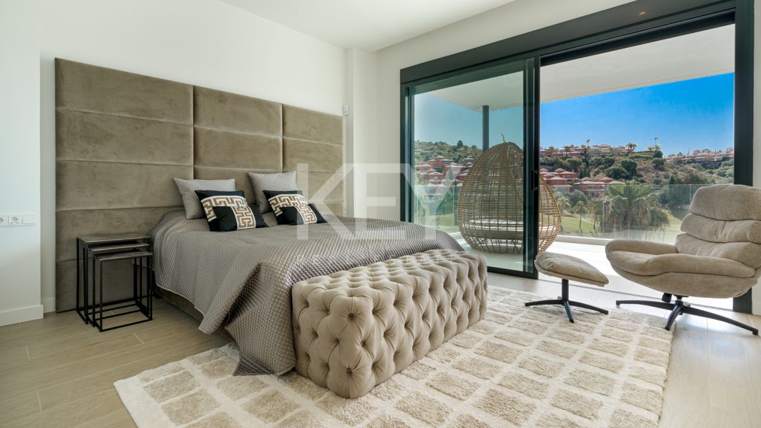 Villa Santana: luxury semi-detached Villa in Santa Clara, Marbella East