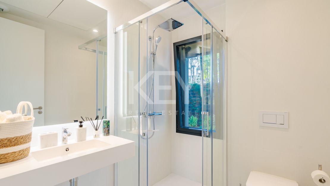 Villa Santana: luxury semi-detached Villa in Santa Clara, Marbella East