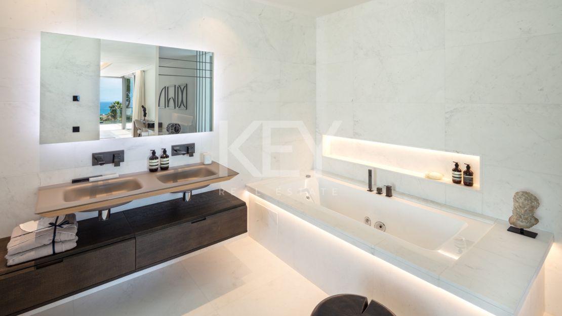 Una verdadera villa de lujo está a la venta en la icónica Sierra Blanca, la Milla de Oro, Marbella