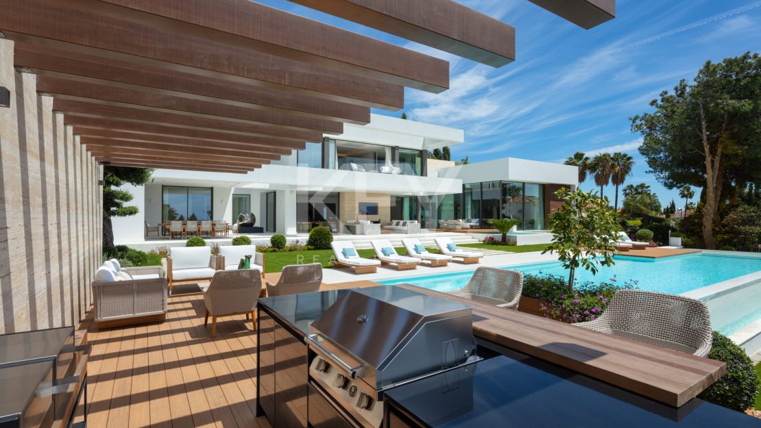Una verdadera villa de lujo está a la venta en la icónica Sierra Blanca, la Milla de Oro, Marbella