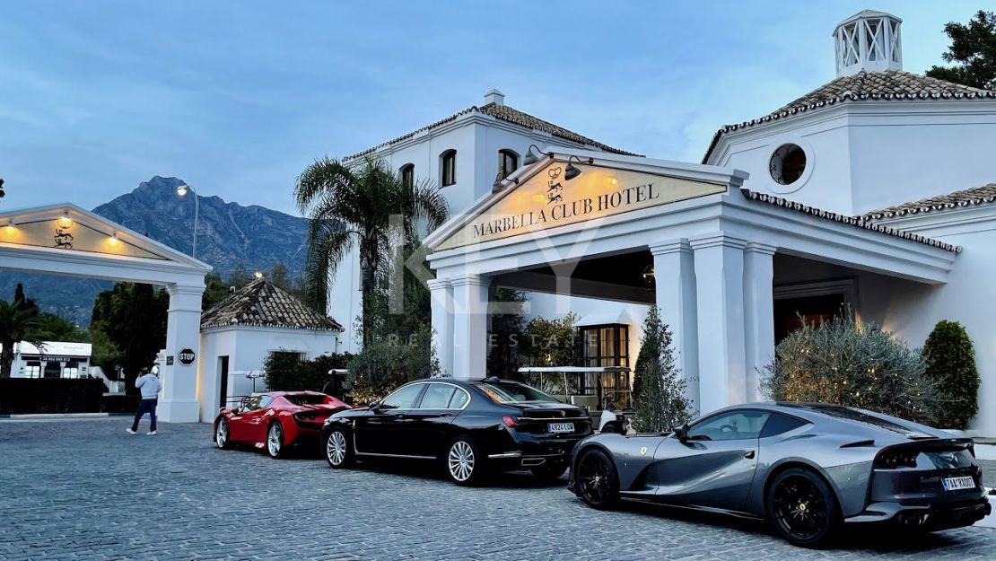 Lujoso proyecto de 5 villas en venta en una comunidad doblemente cerrada en Cascada de Camojan, en la Milla de Oro, Marbella