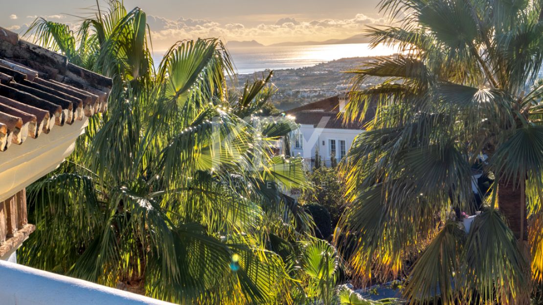 Lujosa villa con fantásticas vistas al mar en venta en Sierra Blanca, Marbella