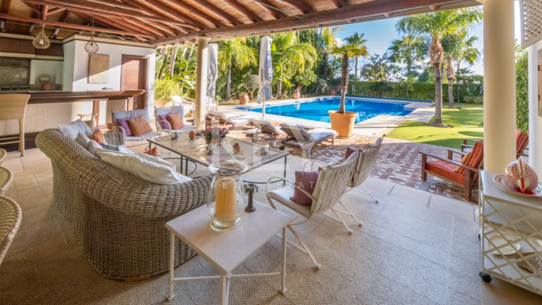 Lujosa villa con fantásticas vistas al mar en venta en Sierra Blanca, Marbella