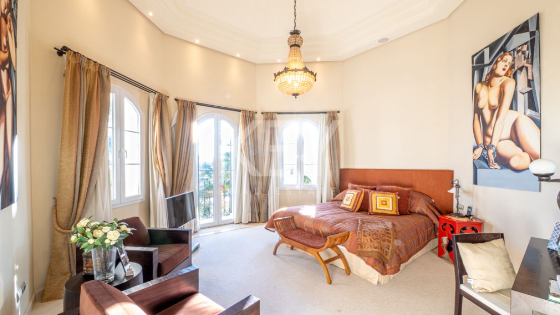 Lujosa villa con fantásticas vistas al mar en venta en Sierra Blanca, Marbella