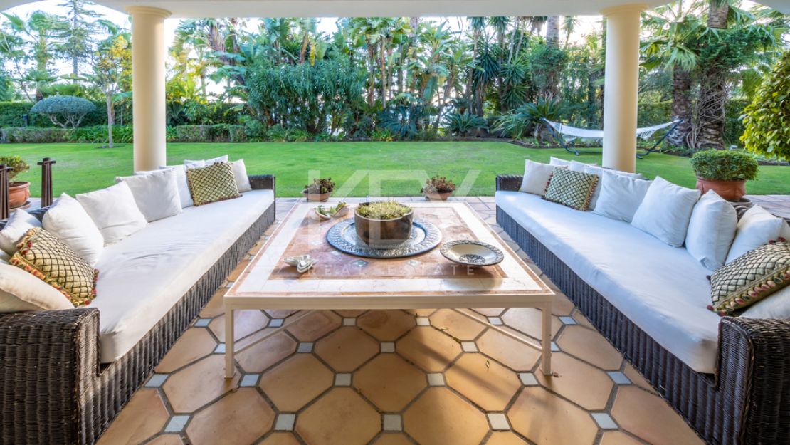 Lujosa villa con fantásticas vistas al mar en venta en Sierra Blanca, Marbella