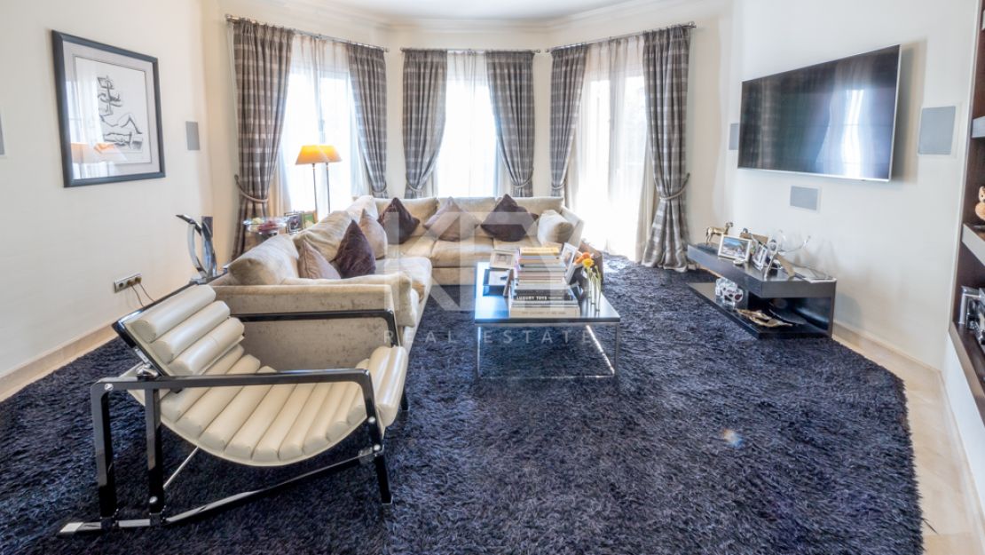 Lujosa villa con fantásticas vistas al mar en venta en Sierra Blanca, Marbella