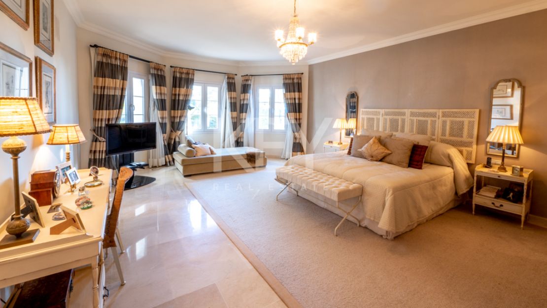 Lujosa villa con fantásticas vistas al mar en venta en Sierra Blanca, Marbella