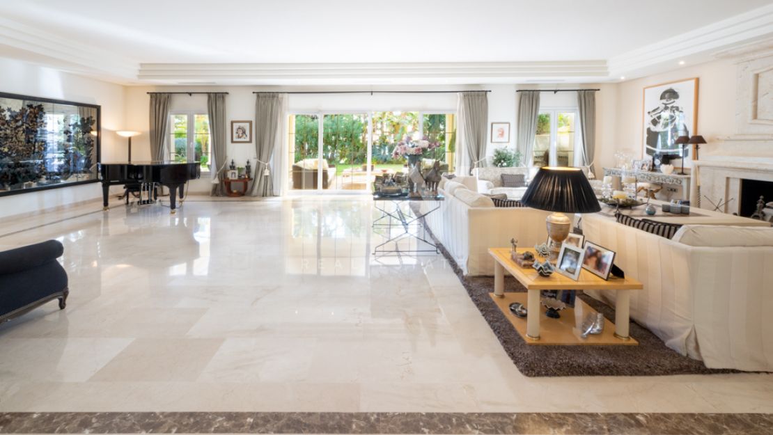 Lujosa villa con fantásticas vistas al mar en venta en Sierra Blanca, Marbella